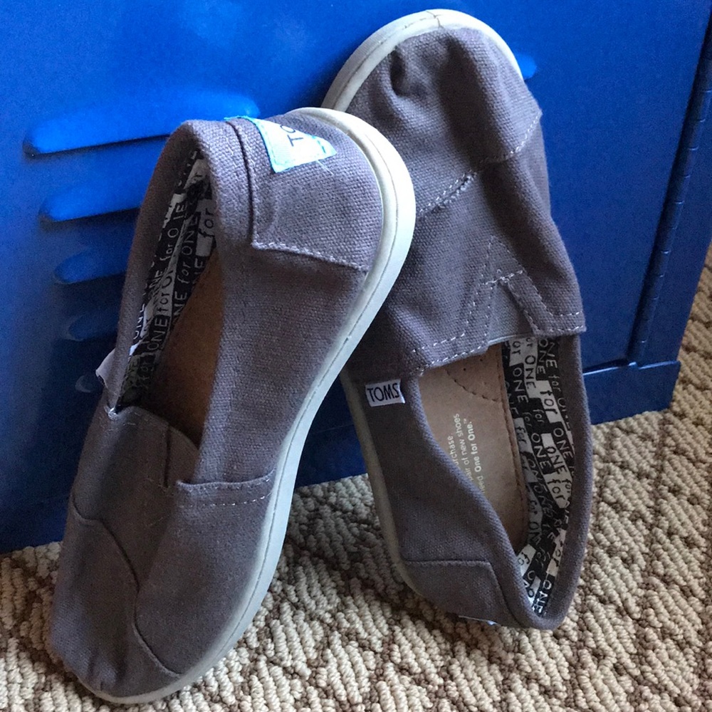 Youth boys grey size 3.5 slip on loafers